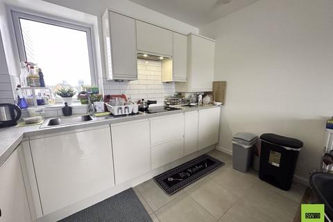 2 bedroom apartment to rent, The Causeway, Chatham ME4