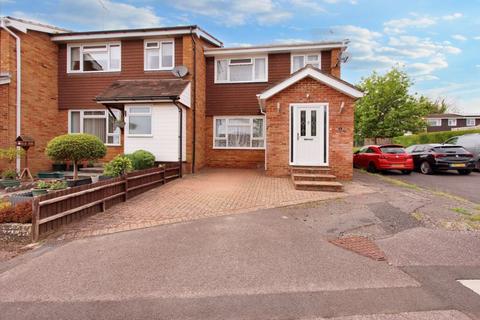 3 bedroom terraced house for sale, Robin Close, Alton GU34