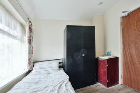 1 bedroom in a house share to rent, Mill Avenue, Uxbridge