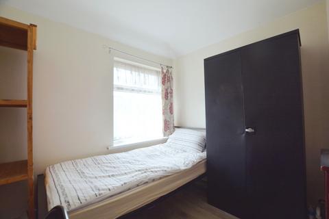 1 bedroom in a house share to rent, Mill Avenue