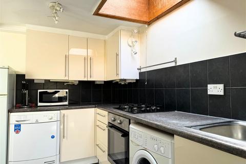 2 bedroom flat to rent, 18 Agamemnon Road, London NW6