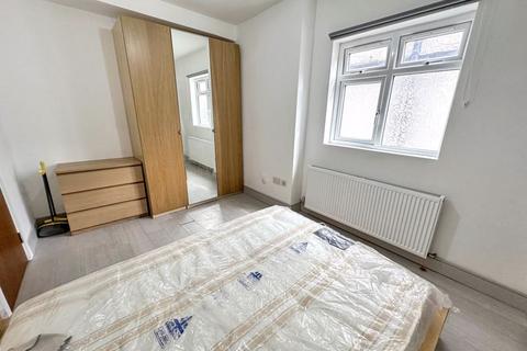 Mixed use to rent, Balfour Road, Hounslow, TW3