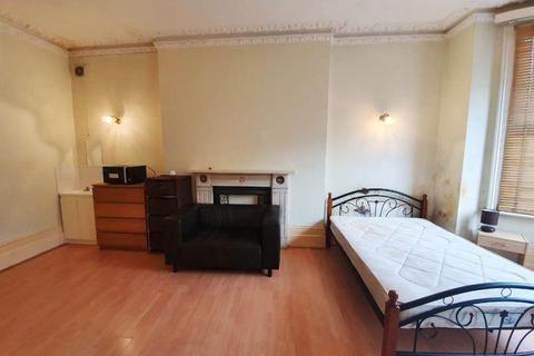 Flat share to rent, Longley Road, Tooting Broad Way,