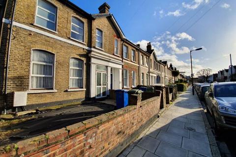 Apartment to rent, Montpelier Road,Peckham,London