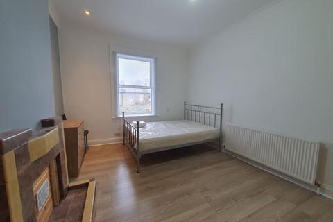 Apartment to rent, Montpelier Road,Peckham,London