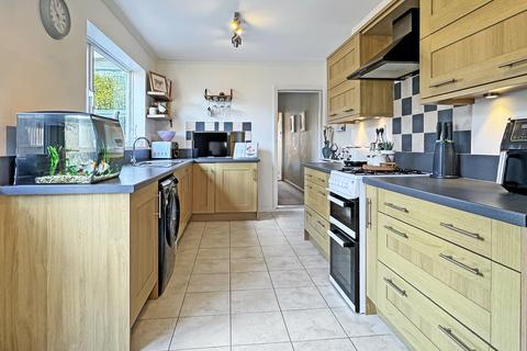 3 bedroom end of terrace house for sale, Victoria Road, Sittingbourne, Kent, ME10