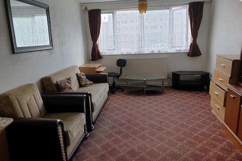2 bedroom flat to rent, Hornchurch, London N17