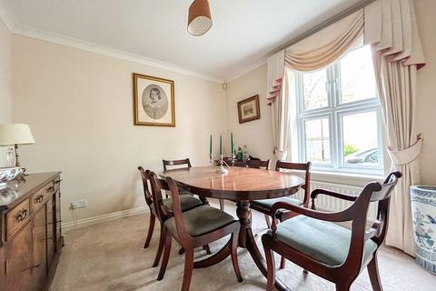 5 Chestnut Parade, Shepton Mallet, BA4 4DW