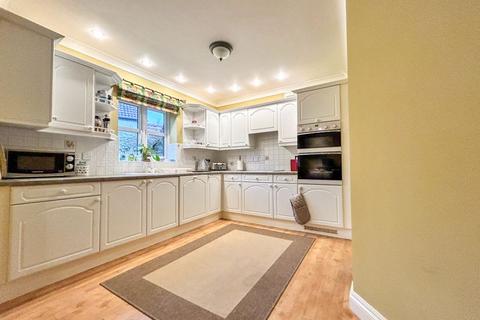 5 Chestnut Parade, Shepton Mallet, BA4 4DW