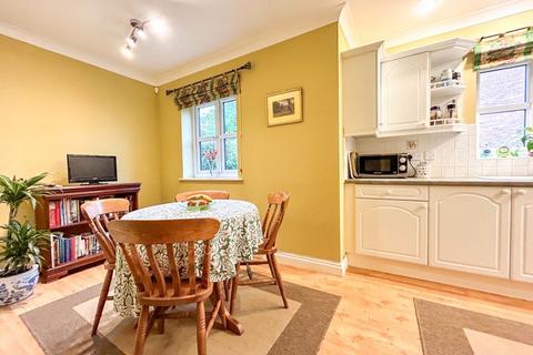 5 Chestnut Parade, Shepton Mallet, BA4 4DW