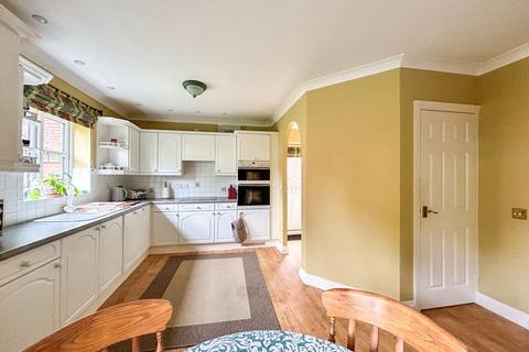 5 Chestnut Parade, Shepton Mallet, BA4 4DW