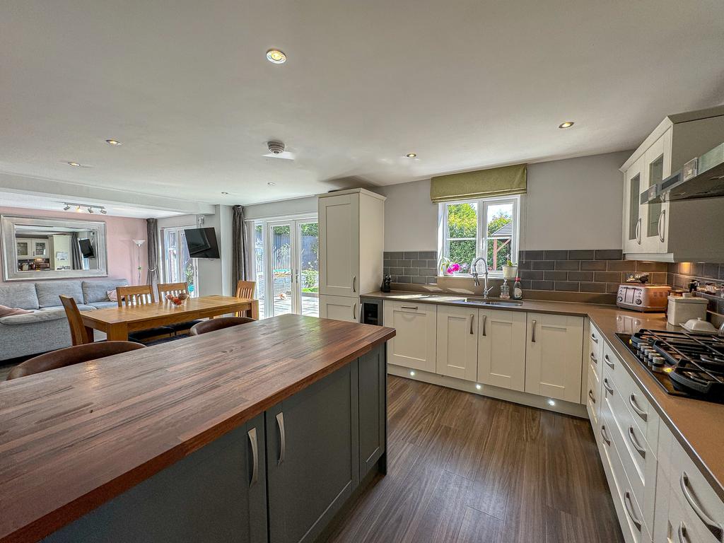 Whitestone, Hereford, Herefordshire, HR1 4 bed detached house for sale