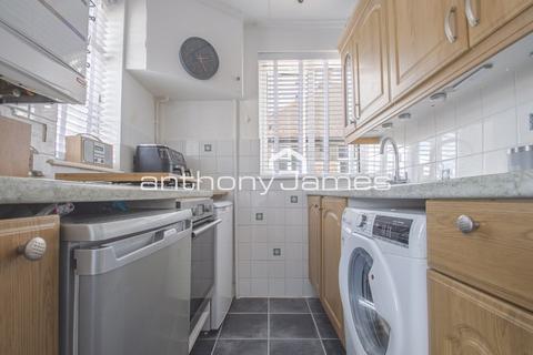 212a Eversley Avenue, Bexleyheath, DA7 6SW
