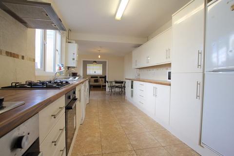 6 bedroom terraced house to rent, Mackintosh Place, Cardiff CF24