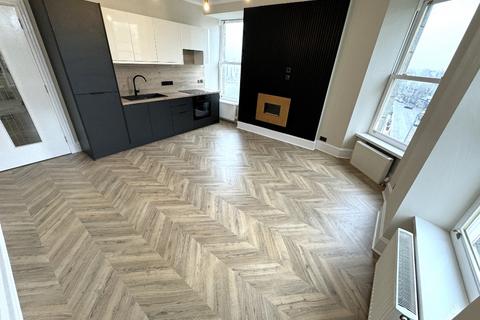 2 bedroom flat to rent, Holburn Street, City Centre, Aberdeen, AB10