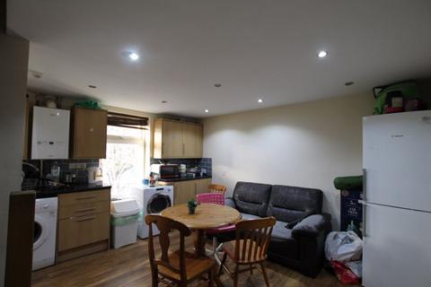 3 bedroom apartment to rent, Richards Street, Cardiff CF24