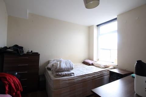 3 bedroom apartment to rent, Richards Street, Cardiff CF24