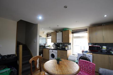 3 bedroom apartment to rent, Richards Street, Cardiff CF24