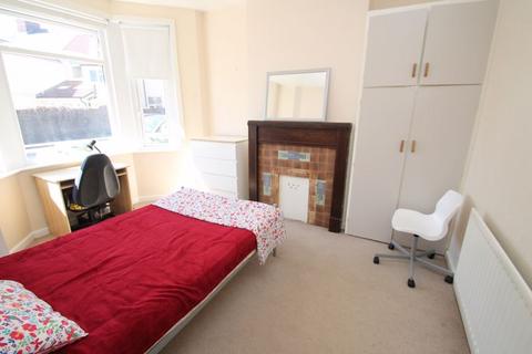 4 bedroom terraced house to rent, Gelligaer Street, Cardiff CF24