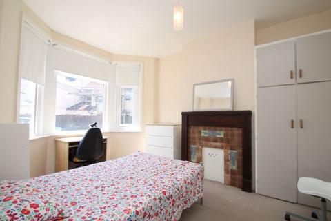4 bedroom terraced house to rent, Gelligaer Street, Cardiff CF24