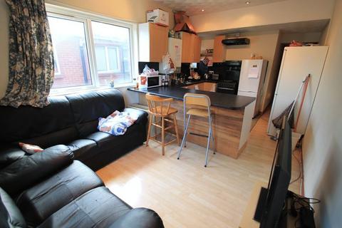 7 bedroom terraced house to rent, Miskin Street, Cardiff CF24