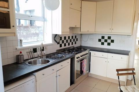 5 bedroom terraced house to rent, Africa Gardens, Cardiff CF14