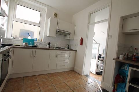 8 bedroom terraced house to rent, Pen-Y-Wain Road, Cardiff CF24