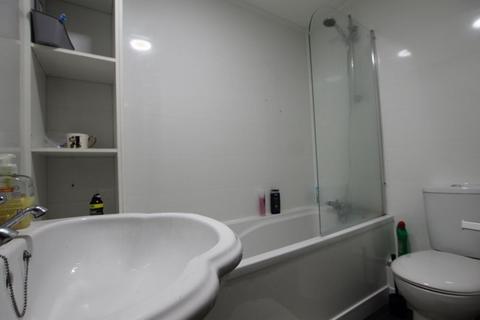 8 bedroom terraced house to rent, Pen-Y-Wain Road, Cardiff CF24