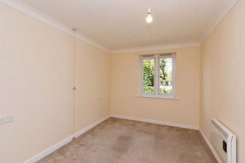 2 bedroom flat for sale, Victoria Road, Farnborough GU14