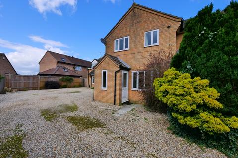3 bedroom semi-detached house to rent, Pheasant Way, Cirencester