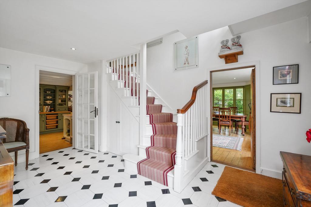 Hare Lane, Claygate, Esher, Surrey, KT10 5 bed detached house for sale £1,650,000