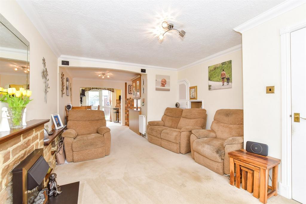 Seaton Park, Littlehampton, West Sussex 3 bed semidetached house for