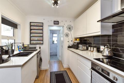 3 bedroom end of terrace house for sale, Avis Road, Newhaven, East Sussex