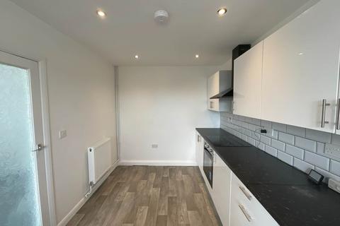 2 bedroom flat to rent, Rainham Road South, Dagenham,