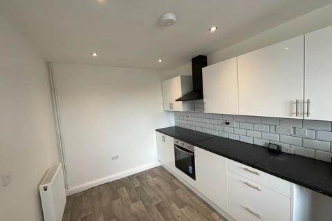 2 bedroom flat to rent, Rainham Road South, Dagenham,
