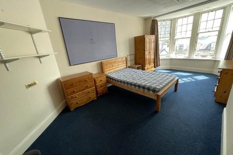 3 bedroom flat to rent, Victoria House Communal , ,
