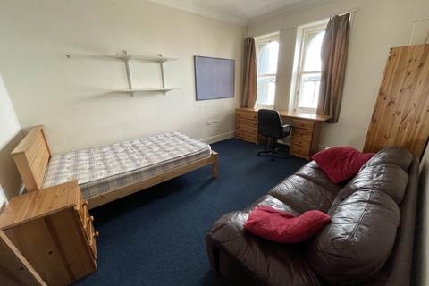 3 bedroom flat to rent, Victoria House Communal , ,