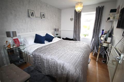 2 bedroom flat for sale, Mallows Green, Harlow CM19
