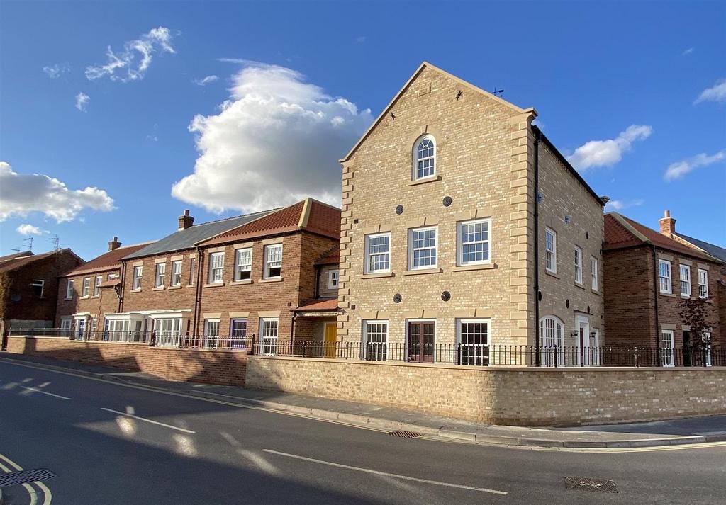 Flatgate, Howden, Goole, East... 1 bed flat to rent £1,250 pcm (£288 pw)