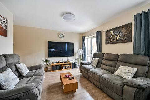 2 bedroom flat for sale, Inverness Road, Hounslow, TW3