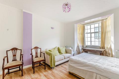 Studio to rent, Woburn Place, Bloomsbury, London, WC1H