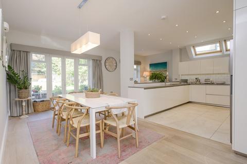 129 Queens Road, Richmond, TW10 6HF