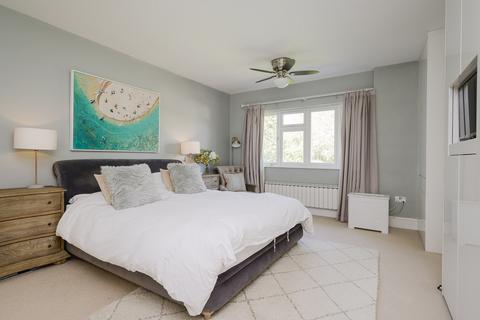 129 Queens Road, Richmond, TW10 6HF