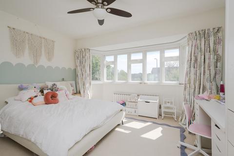 129 Queens Road, Richmond, TW10 6HF