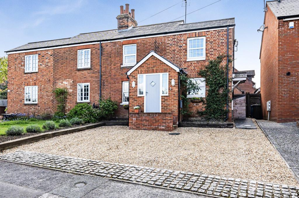Albert Cottages, Emmets Nest, Binfield 3 bed semidetached house for