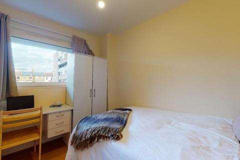 5 bedroom maisonette to rent, Lampeter Square, London W6