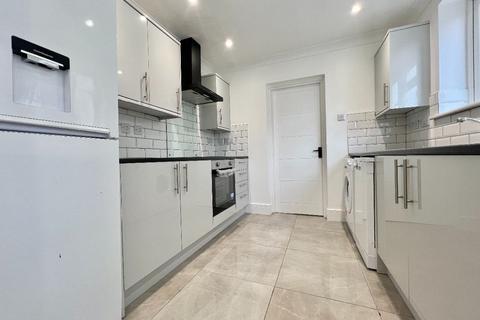4 bedroom semi-detached house to rent, Davidson Road, Croydon