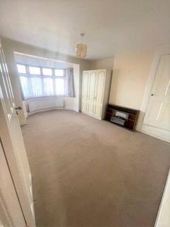 3 bedroom terraced house to rent, Breamore Road, Ilford, IG3