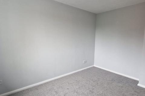 2 bedroom flat to rent, Cherry Blossom Close