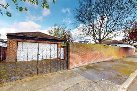 4 bedroom bungalow for sale, Bedford Gardens, Hornchurch, Essex, RM12